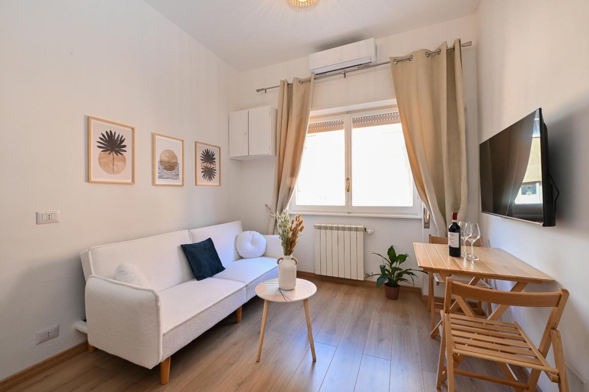 Apartment Cozy Steps From Metro Station Rome